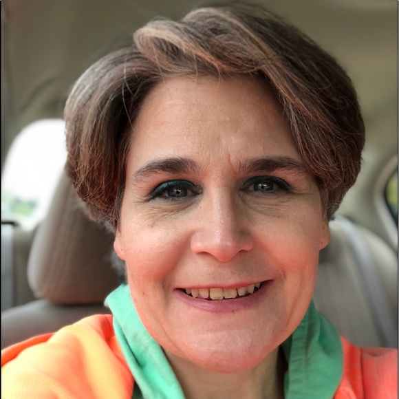 Meet your Posher, Lori - Picture 5 of 5